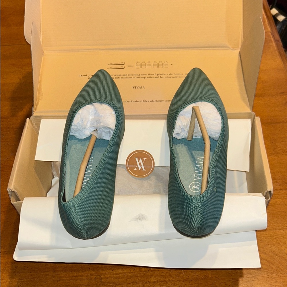 NWB Vivaia Women's Green Flats